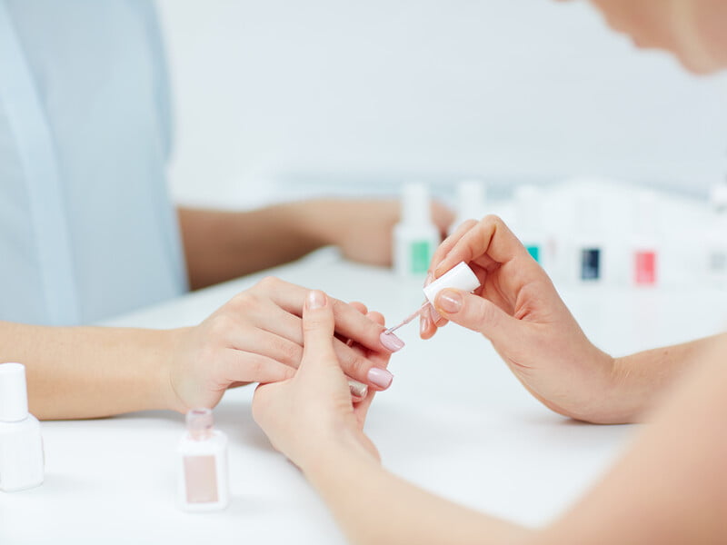 "Аби холодно не було – одягнула светр". Дизайн манікюру з імітацією в'язаного візерунка