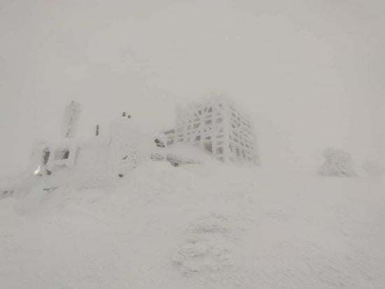 Надзвичайники попередили українців про сходження лавин в горах