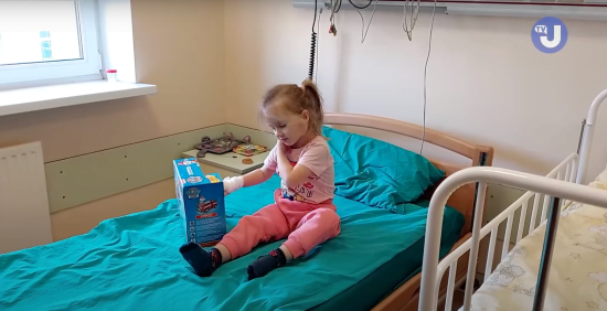 Другий день народження: з лікарні виписали чотирирічну дівчинку, з серця якої дістали уламок російської міни