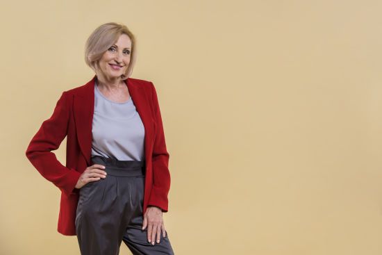 Модні стрижки на коротке волосся для жінок за 60: омолоджують і тримають форму без укладання