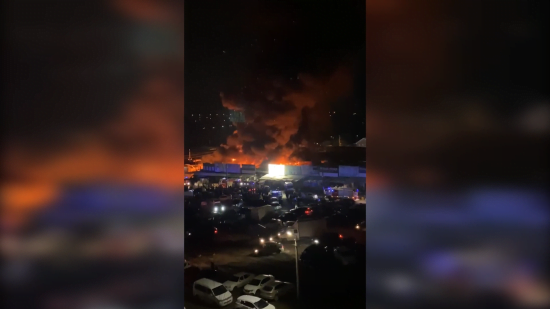Велика пожежа в Ростові-на-Дону: спалахнув речовий ринок (відео)