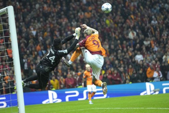 Видовищна битва за плейоф Ліги чемпіонів: "Галатасарай" закамбечив проти "Манчестер Юнайтед" (відео)