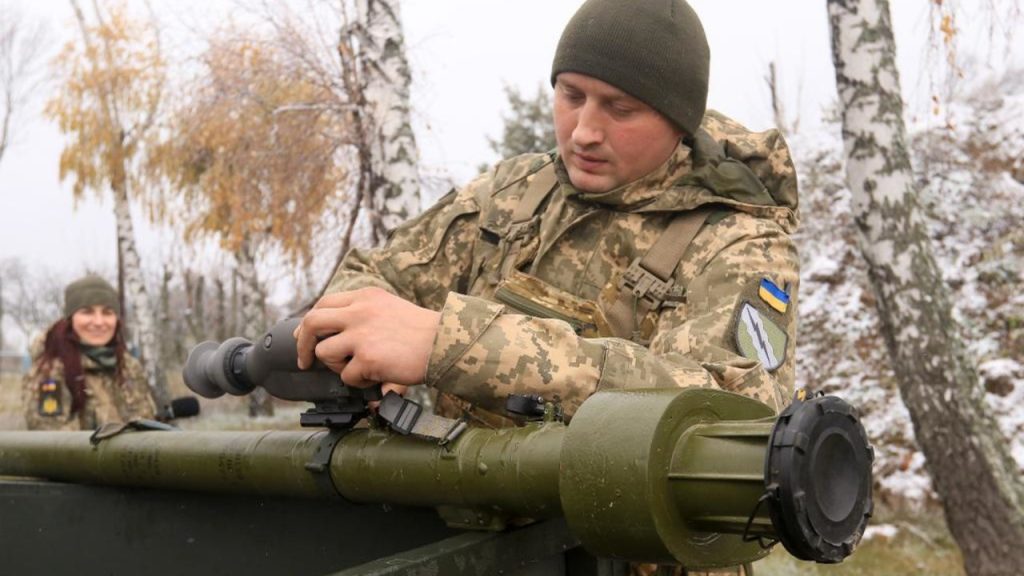 До цього стріляв лише на симуляторі. Солдат збив ракету РФ своїм першим пострілом із ПЗРК До цього стріляв лише на симуляторі. Солдат збив ракету РФ своїм першим пострілом із ПЗРК