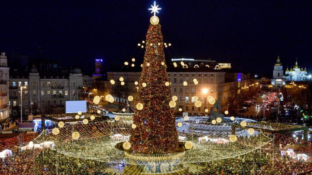 В Україні стартував продаж новорічних ялинок: де купити та ціни 2023 року В Україні стартував продаж новорічних ялинок: де купити та ціни 2023 року