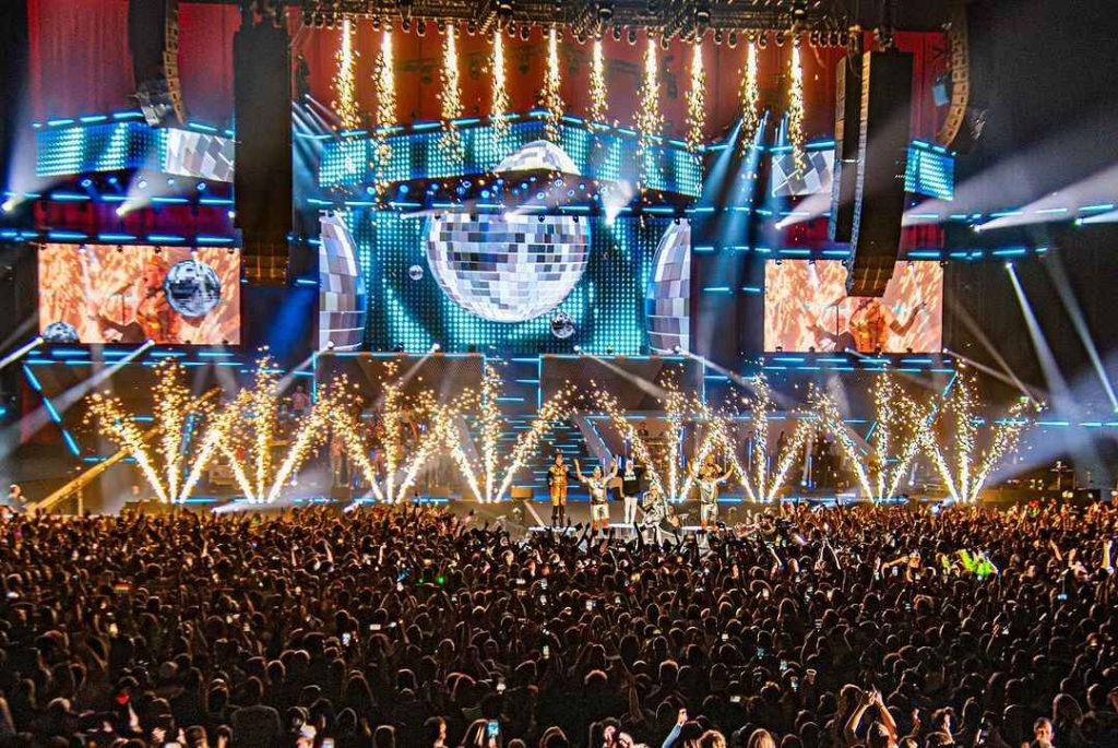 Вєрка Сердючка заспівала Russia Goodbye разом із тисячами єврофанів в Амстердамі на Het Grote Songfestivalfeest