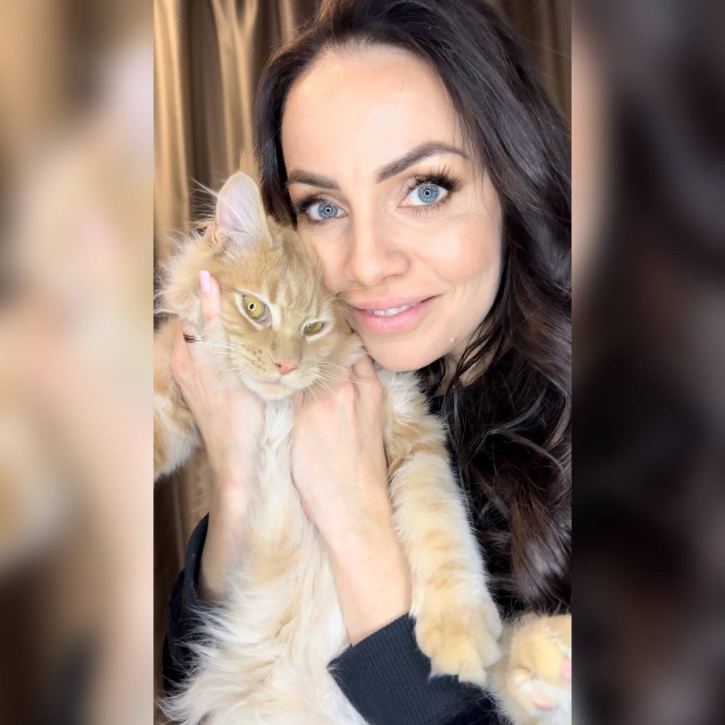 Юлія Зорій розповіла, як наважилася на трьох котів, і заговорила про поповнення в сімʼї