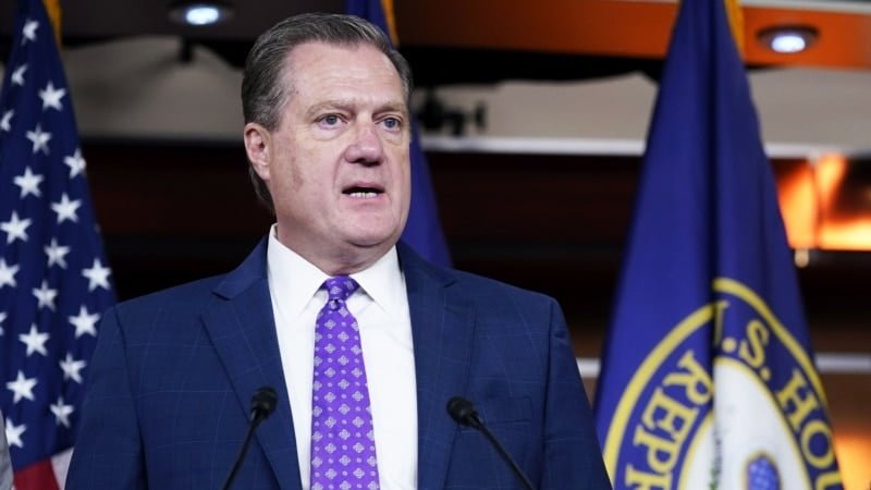 «Схоже, США тричі кажуть «ні» кожному виду зброї, перш ніж надати її Україні» – голова Комітету розвідки Конгресу