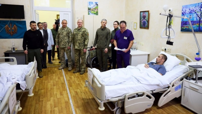Зеленський у госпіталі відвідав поранених військових