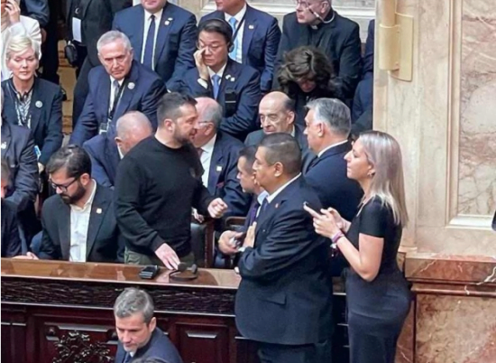 Зеленський поспілкувався з Орбаном під час церемонії інавгурації президента Аргентини