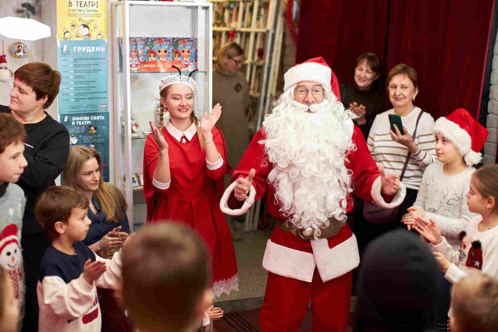 Акторська школа «Фенікс» організувала акцію з привітання дітей маріупольців