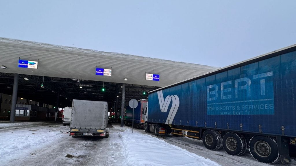 Після шторму окупанти відновлюють у Севастополі бонові загородження – речник ВМС