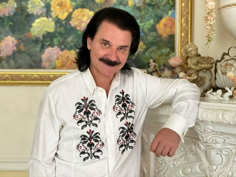 "Ми просили всіх поетів перекласти. Нічого не виходить". Зібров розповів, як перекладав хіт "Женщина любимая" українською мовою