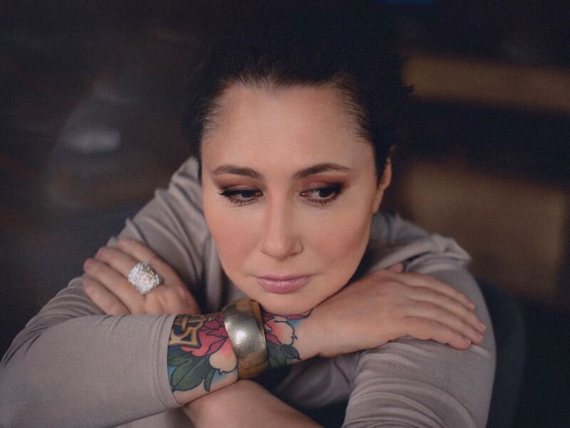 "Мудрість – нажитий у складних ситуаціях досвід, і з ним приходить розуміння життя". Мозгова знялася в сукні-кімоно