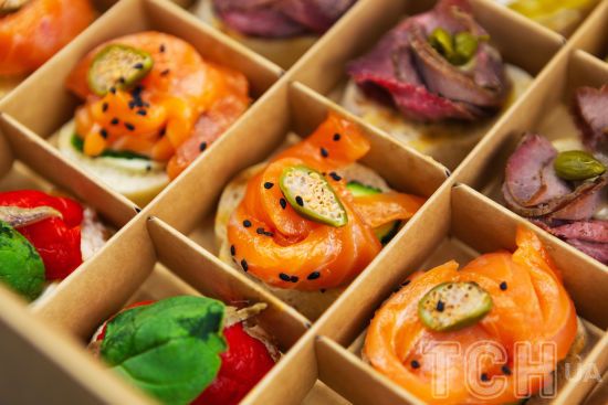 Рецепт закуски на святковий стіл, яку завжди з'їдають першою