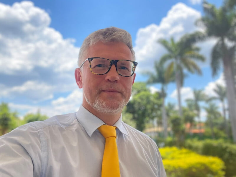 "Дипломатичне життя у Бразилії дійсно важке". Посол Мельник виклав у мережу селфі під крапельницею і з пов'язкою-фіксатором на шиї