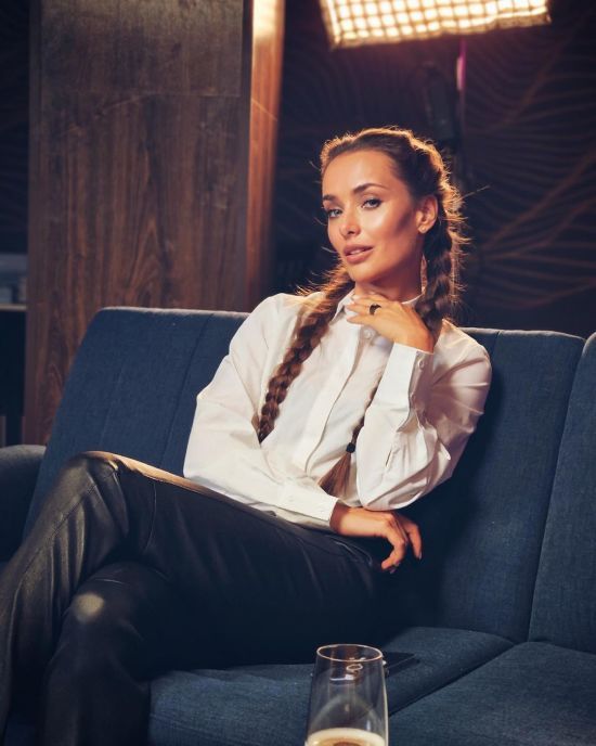 Ксенія Мішина шокувала виглядом до та після макіяжу