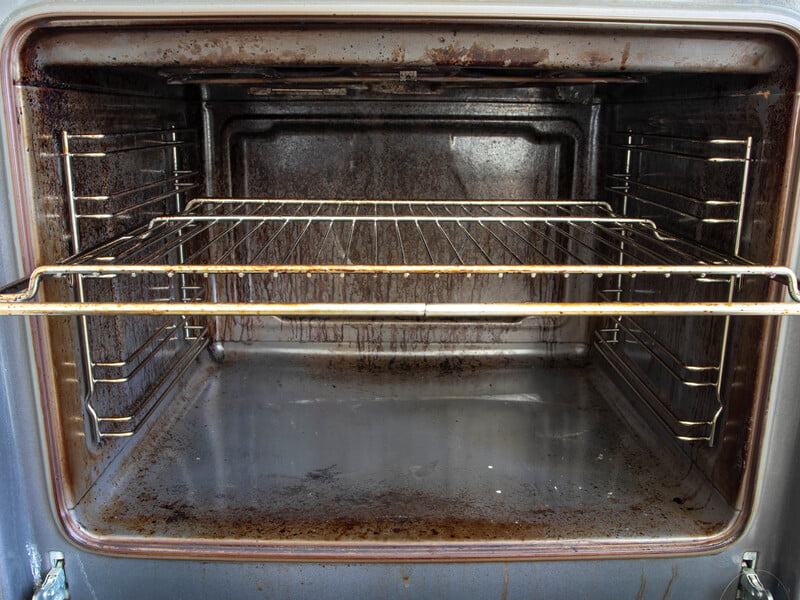 Помістіть це в морозилку – і засохлий бруд сповзає сам. Перевірений лайфхак, як очистити решітки в духовці від жиру Помістіть це в морозилку – і засохлий бруд сповзає сам. Перевірений лайфхак, як очистити решітки в духовці від жиру