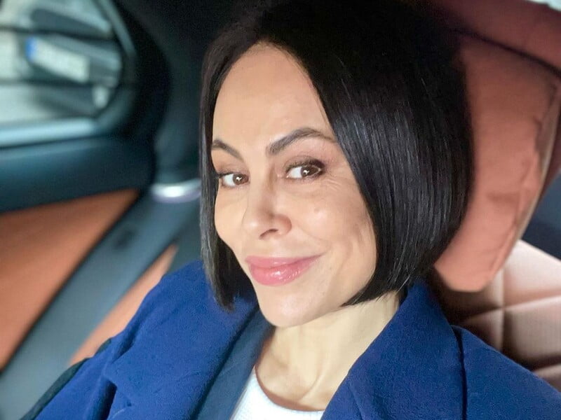 "Чудовий вечір з успішними людьми". Ексдружина Кличка вийшла на люди у спідниці з пір'ям. Фото