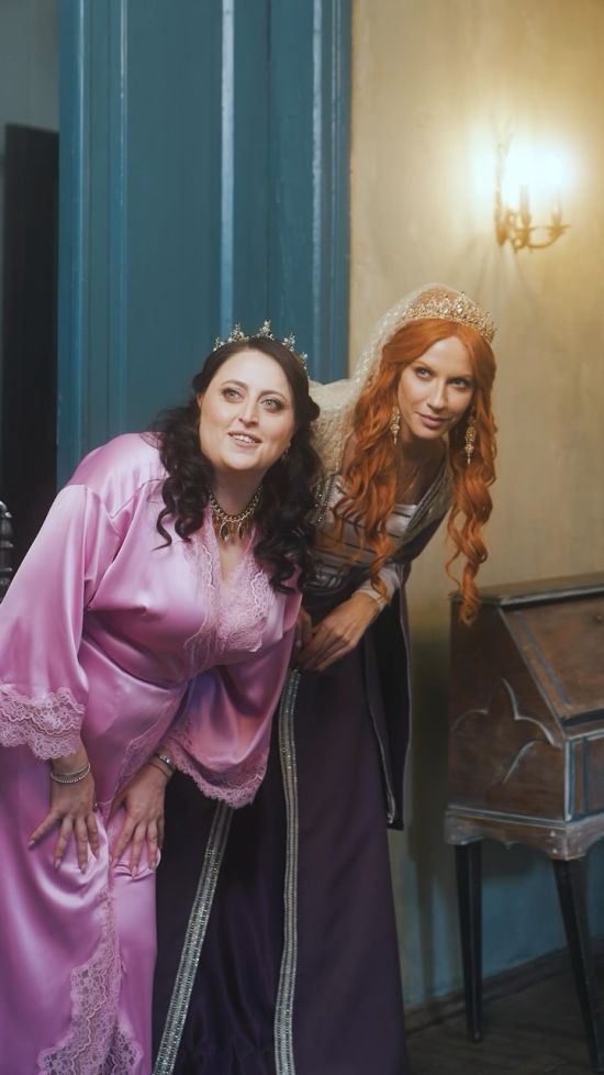 Леся Нікітюк насмішила інстасеріалом "РоксоЛеся", де посварилася з Іриною Гатун через султана