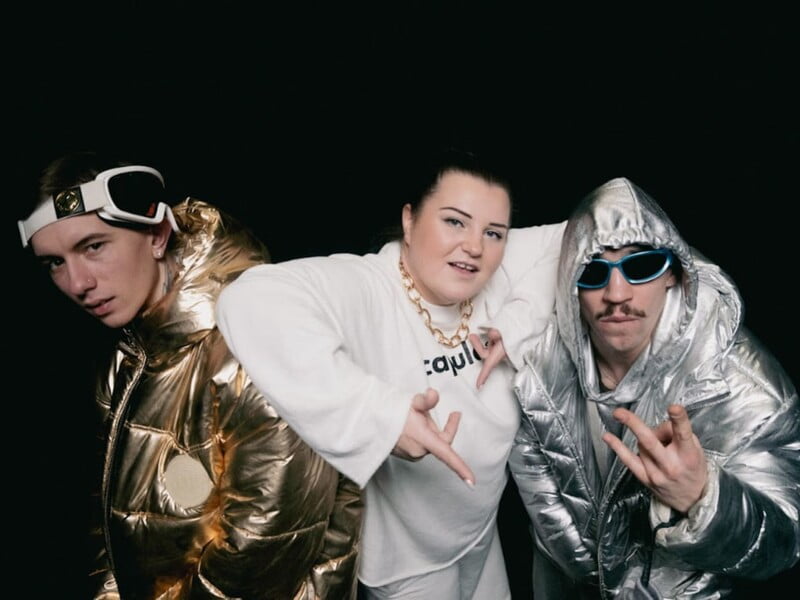 "Зіронька ясна". alyona alyona переспівала разом з українськими реперами відому українську колядку. Відео