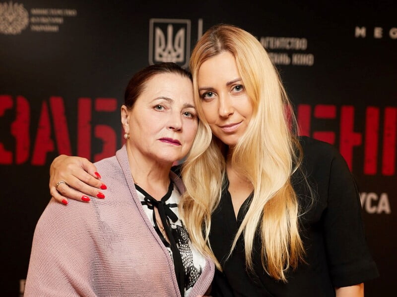 "Лікар сказав, що в неї вже майже чотири роки була хвороба. Для неї це був шок". Дочка Ніни Матвієнко вперше розповіла про причини смерті матері "Лікар сказав, що в неї вже майже чотири роки була хвороба. Для неї це був шок". Дочка Ніни Матвієнко вперше розповіла про причини смерті матері