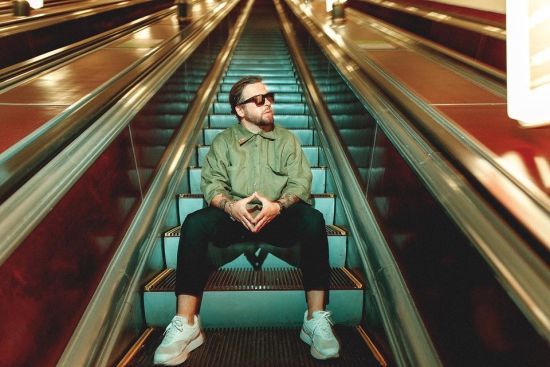 Відомий український співак розповів, як ходив до військкомату: "Я стою на обліку"