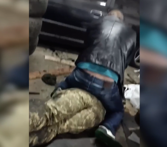 На Закарпатті "накурений" співробітник ТЦК напав на ексколегу з ножем – журналіст