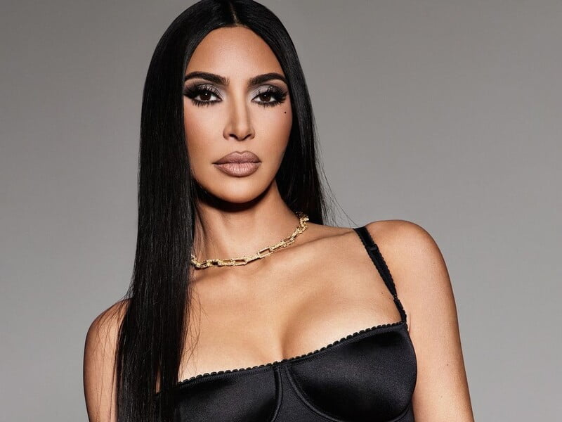 "Ультрагламурне оновлення". Кардаш'ян знялася в білизні із чорного сатину. Фото. Відео "Ультрагламурне оновлення". Кардаш'ян знялася в білизні із чорного сатину. Фото. Відео