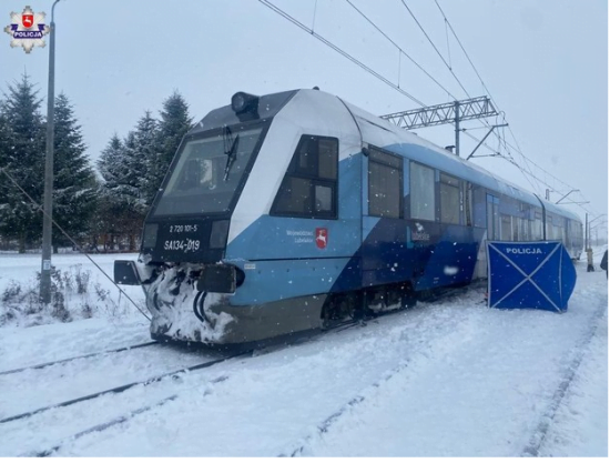 Розчищали доріжки від снігу: у Польщі двоє працівників залізниці потрапили під потяг