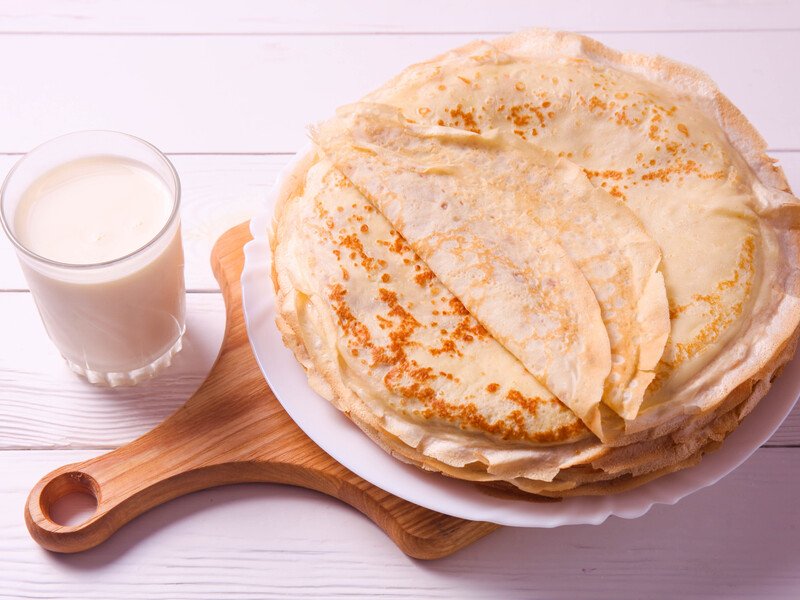 Змішайте в цих пропорціях інгредієнти – і вийдуть тонкі млинці. Покроковий рецепт "ідеального сніданку"