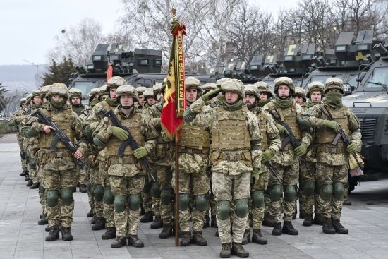 Окупанти ведуть наступ по всьому фронту: Сирський заявив про складну ситуацію