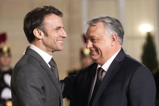 Макрон, Шольц та Шарль під час сніданку спробують схилити Орбана на користь України