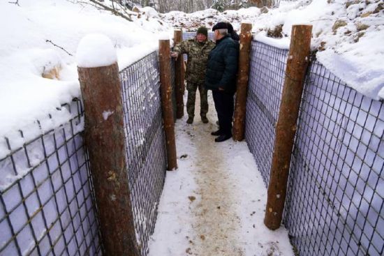 Щоб наші солдати виживали: в Україні розпочалося будівництво капітальних оборонних укріплень (фото) Щоб наші солдати виживали: в Україні розпочалося будівництво капітальних оборонних укріплень (фото)