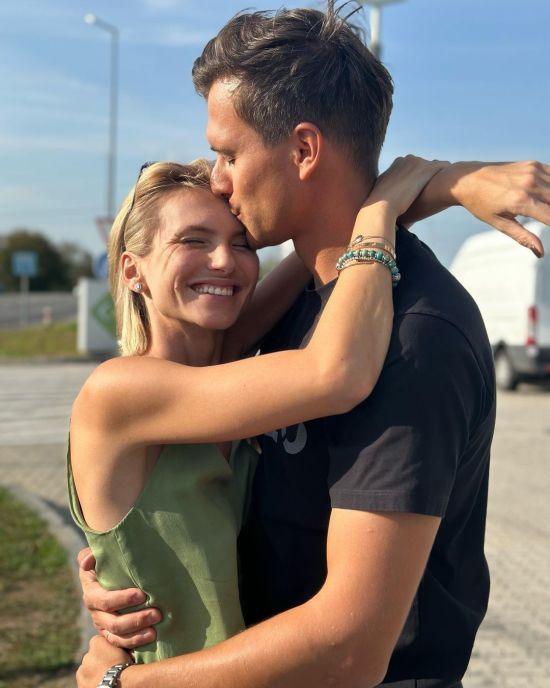 Єлизавета Юрушева вперше за довгий час показалася в Києві зі Скічком і замилувала ніжними фото