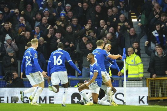 Впоралися без Миколенка: "Евертон" здобув четверту поспіль перемогу в АПЛ (відео)