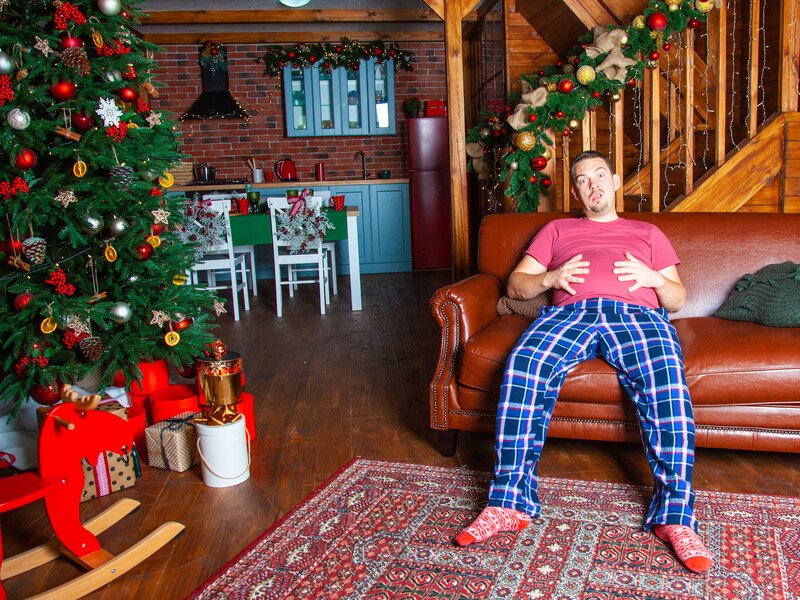 Ці п'ять продуктів допоможуть позбутися здуття живота й нудоти. Дієтологи розповіли, як відновити здоров'я після застілля