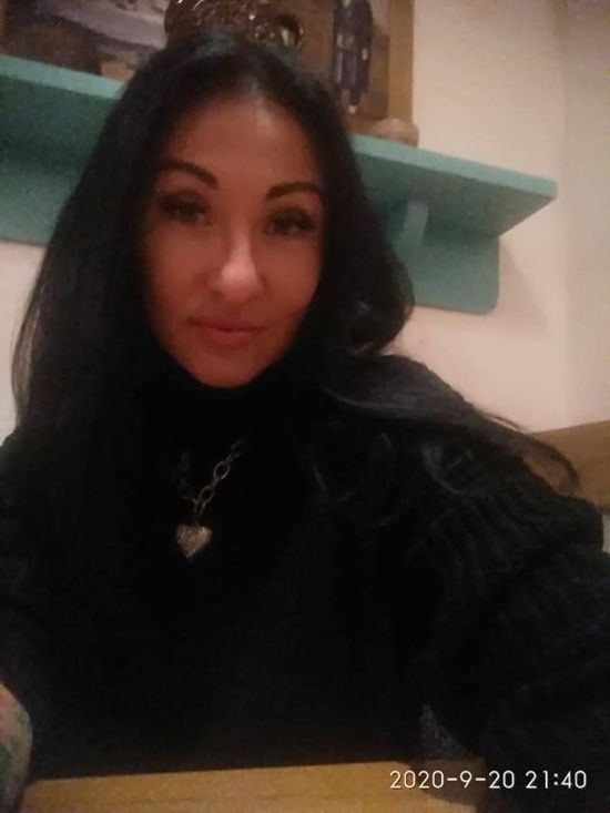 "Сестру поспіхом засипали землею, щоб приховати вбивство": в Чернігові розслідують загадкову смерть молодої жінки