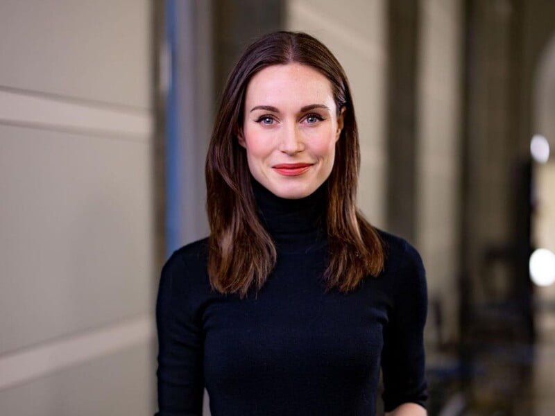 Колишня прем'єр-міністерка Фінляндії Марін відвідала президентський прийом у яскраво-жовтій сукні із синьою стрічкою. Фото Колишня прем'єр-міністерка Фінляндії Марін відвідала президентський прийом у яскраво-жовтій сукні із синьою стрічкою. Фото