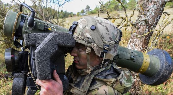 Як воїни 79 ОДШБр нищать бронетехніку ворога за допомогою ПТРК Javelin: з'явилося відео