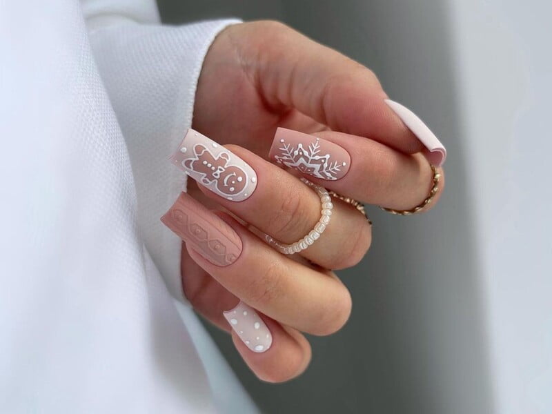 Різдвяний дизайн нігтів. 10 фото для натхнення від майстрині манікюру