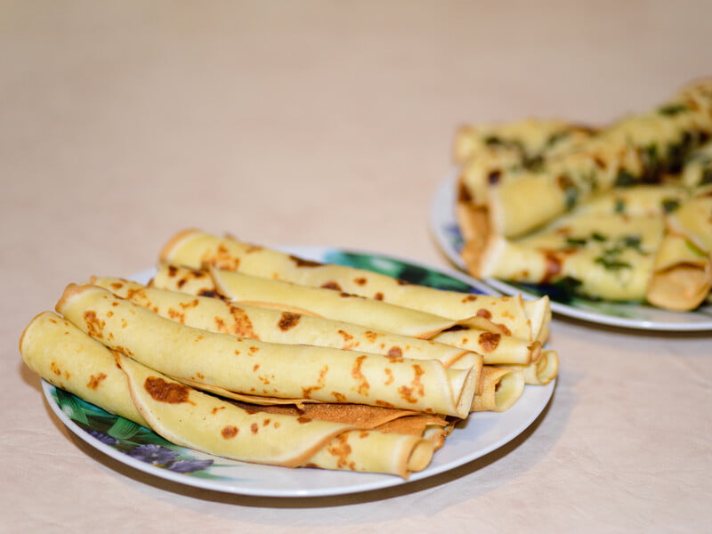 Якої температури мають бути інгредієнти і що зробити, щоб млинці не рвалися. Кулінарні лайфхаки