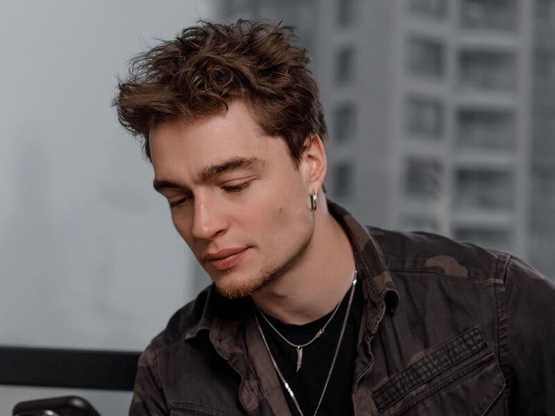 Хореограф Грабар: Я закохав у себе співачку, з якою знімався. Вона каже: "Поїхали повечеряємо, завезеш мене додому". Я зупинив машину Хореограф Грабар: Я закохав у себе співачку, з якою знімався. Вона каже: "Поїхали повечеряємо, завезеш мене додому". Я зупинив машину