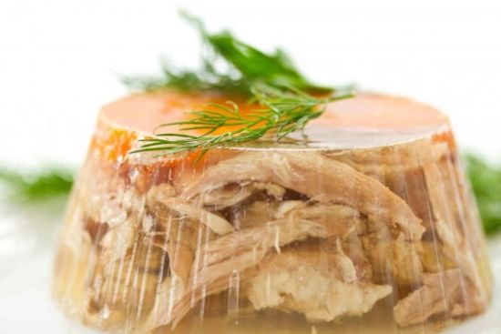 Чому потрібно варити "лінивий" холодець із курки або свинини: півтори години – і страва готова