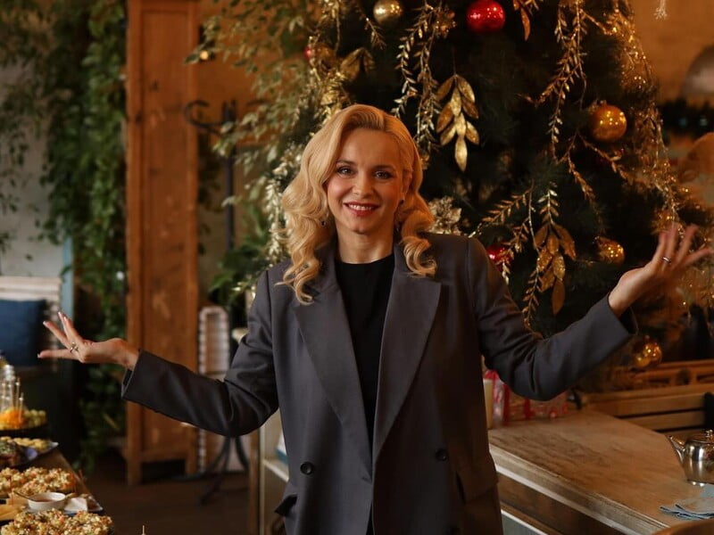 Вагітна Ребрик знялася зі своїми доньками в однакових сукнях Вагітна Ребрик знялася зі своїми доньками в однакових сукнях