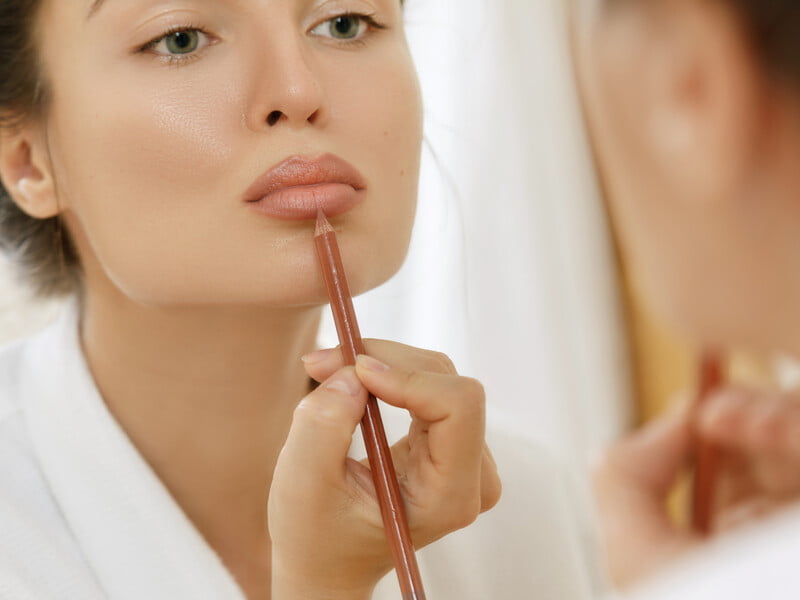 Як збільшити об'єм губ за допомогою олівця та блиску. Поради від бьюті-блогерки