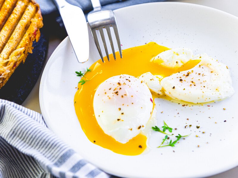 Додайте це у воду – і вийде ідеальне яйце пашот. Лайфхак із відео Додайте це у воду – і вийде ідеальне яйце пашот. Лайфхак із відео