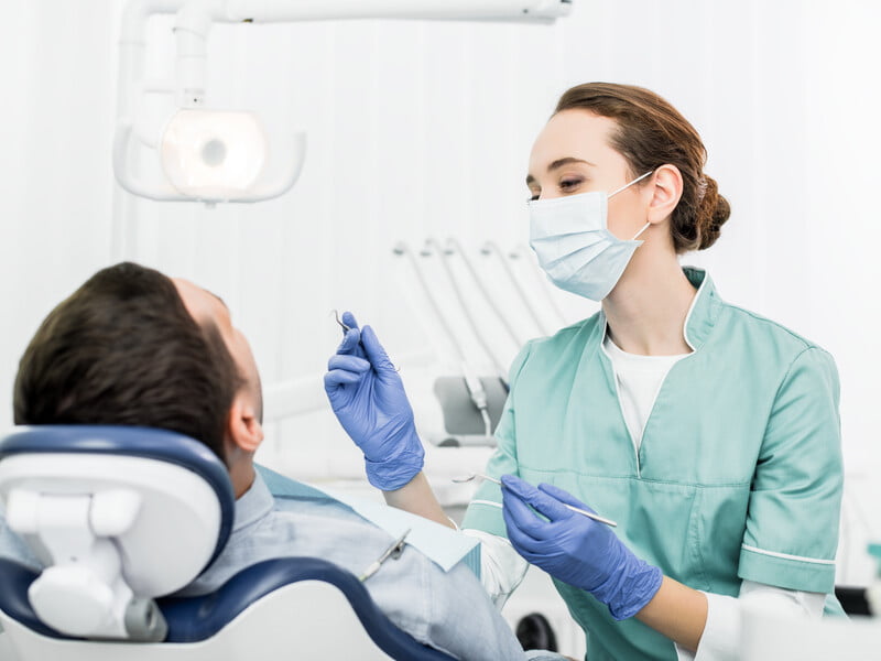 Стоматологиня пояснила, чому не варто приходити на прийом голодним