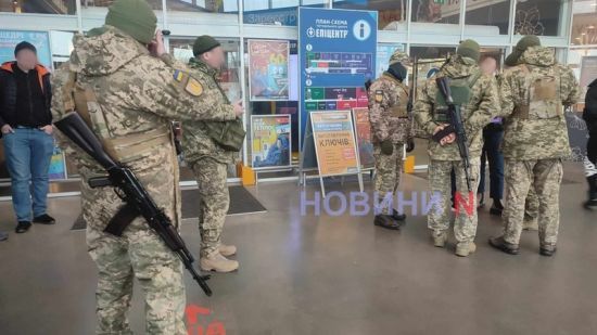 У Миколаєві співробітнки ТЦК влаштували рейд "Епіцентром": що відомо