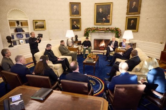 Ніхто, крім Путіна, не хоче тривалої війни: ми мріємо про Різдво в мирний час - Зеленський