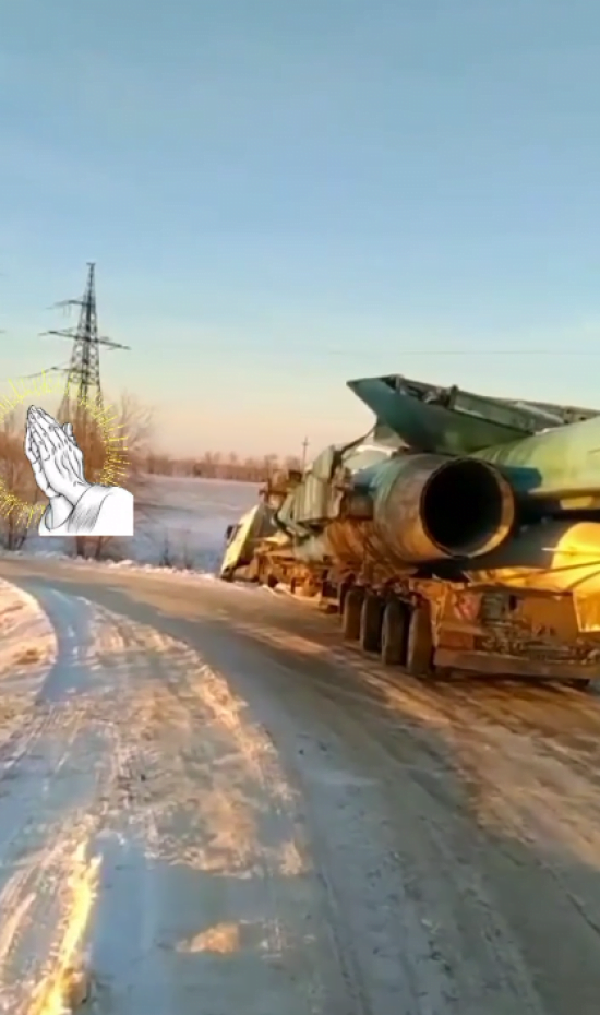 В Росії в кювет злетіла вантажівка з пошкодженим літаком Су-34 (відео)